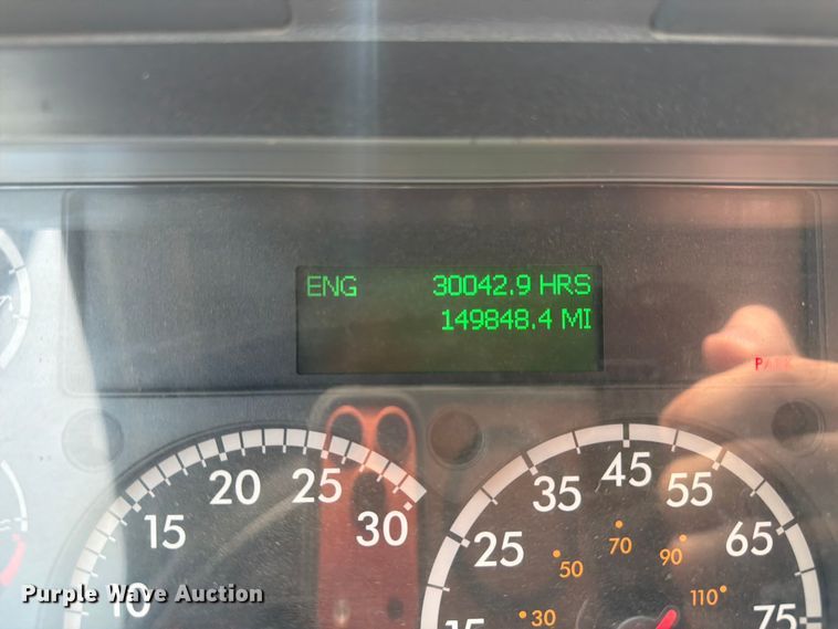 image for item EL0109 2016 Freightliner Cascadia semi truck