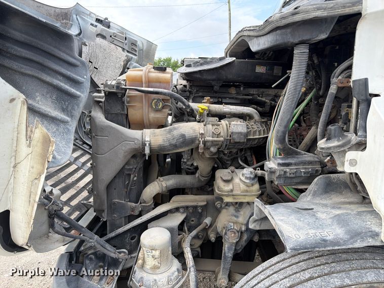 image for item EL0109 2016 Freightliner Cascadia semi truck