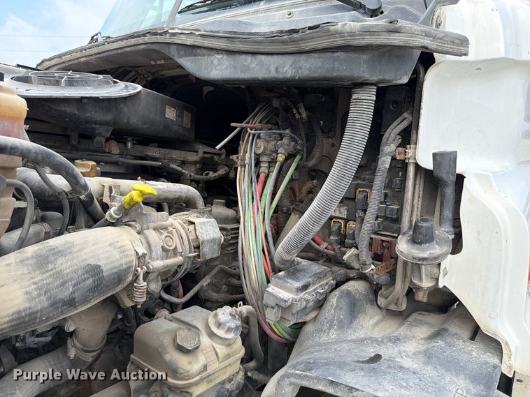 image for item EL0109 2016 Freightliner Cascadia semi truck