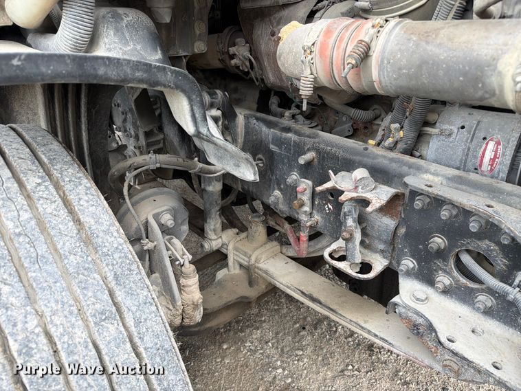 image for item EL0109 2016 Freightliner Cascadia semi truck