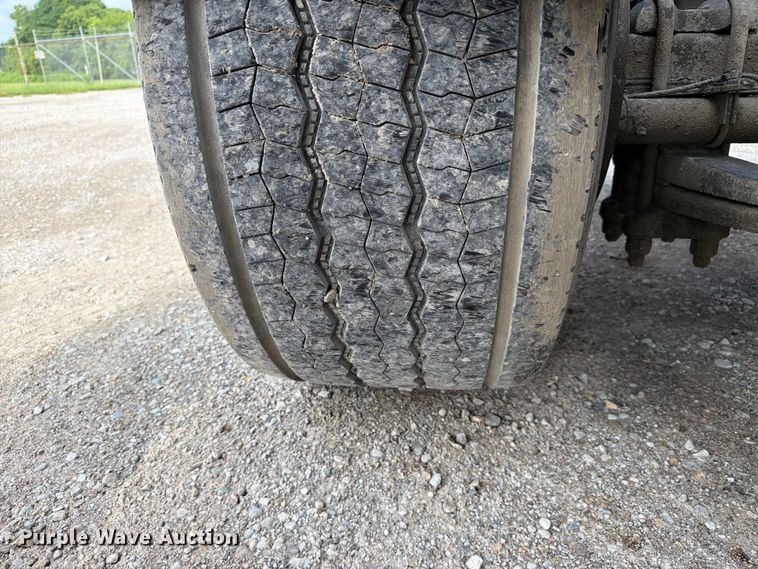 image for item EL0109 2016 Freightliner Cascadia semi truck