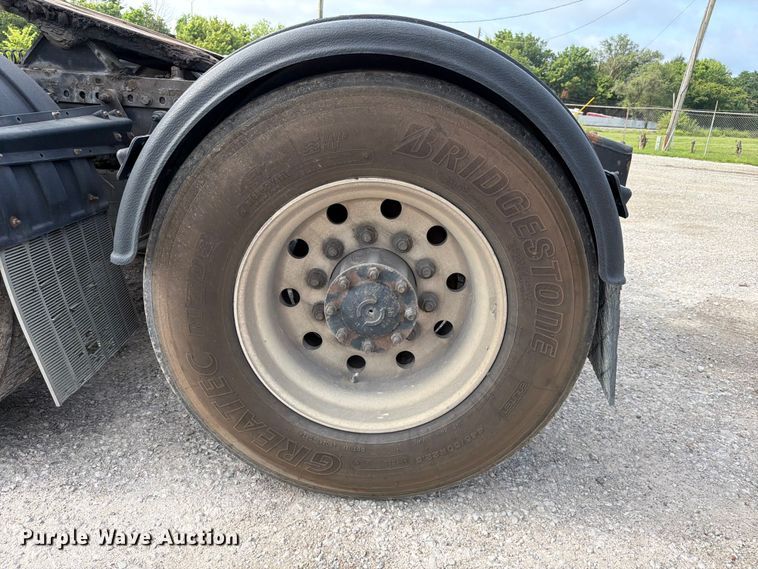 image for item EL0109 2016 Freightliner Cascadia semi truck