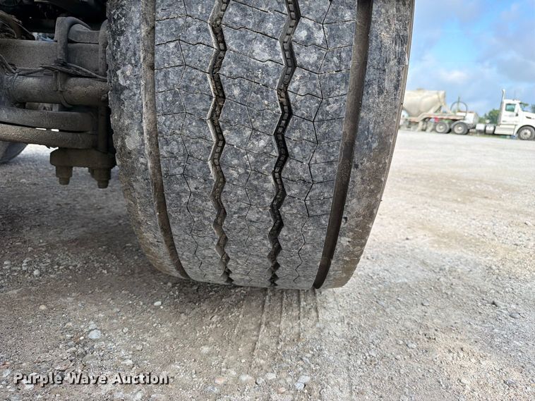 image for item EL0109 2016 Freightliner Cascadia semi truck
