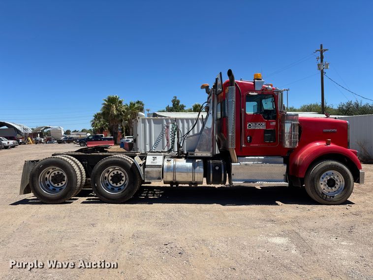image for item EL2492 2011 Kenworth W900 semi truck