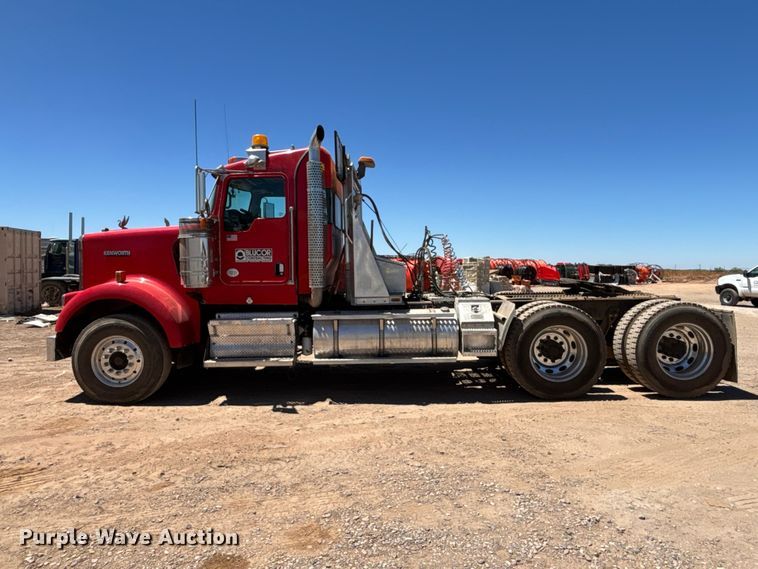 image for item EL2492 2011 Kenworth W900 semi truck