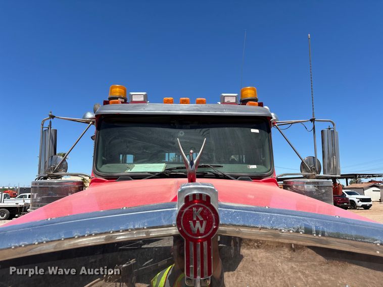 image for item EL2492 2011 Kenworth W900 semi truck