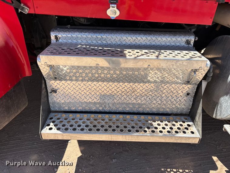 image for item EL2492 2011 Kenworth W900 semi truck