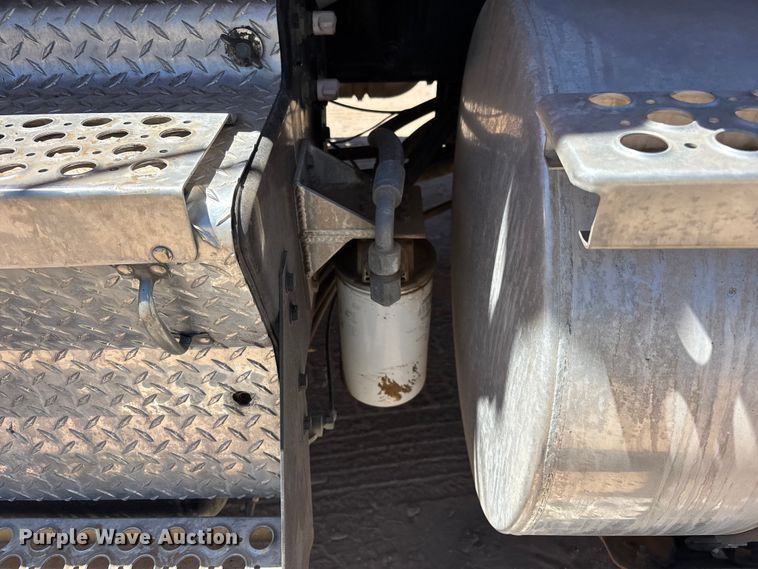 image for item EL2492 2011 Kenworth W900 semi truck