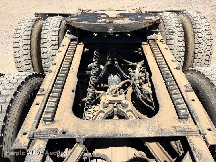image for item EL2492 2011 Kenworth W900 semi truck