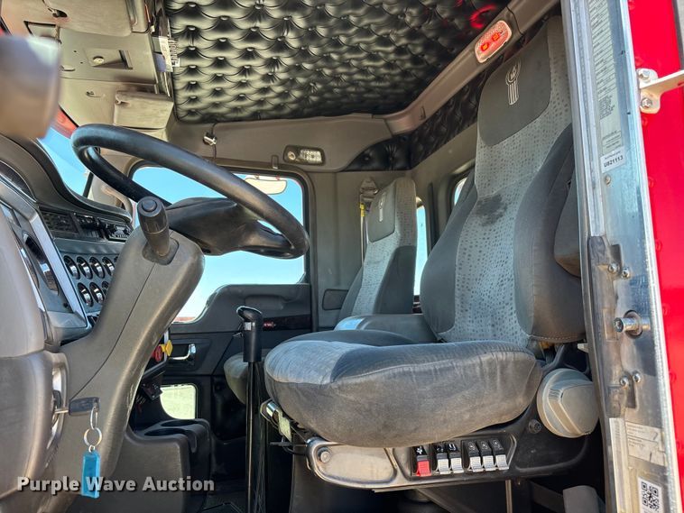image for item EL2492 2011 Kenworth W900 semi truck