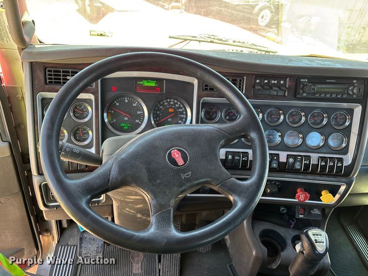 image for item EL2492 2011 Kenworth W900 semi truck