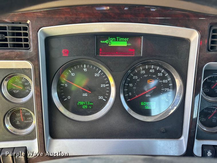 image for item EL2492 2011 Kenworth W900 semi truck