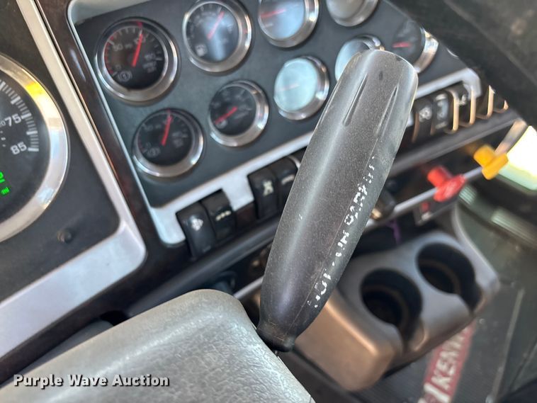 image for item EL2492 2011 Kenworth W900 semi truck