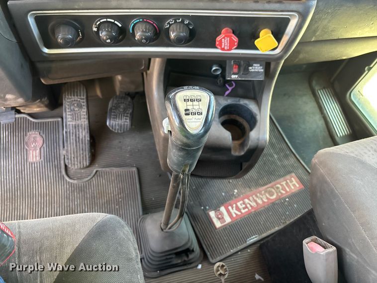 image for item EL2492 2011 Kenworth W900 semi truck