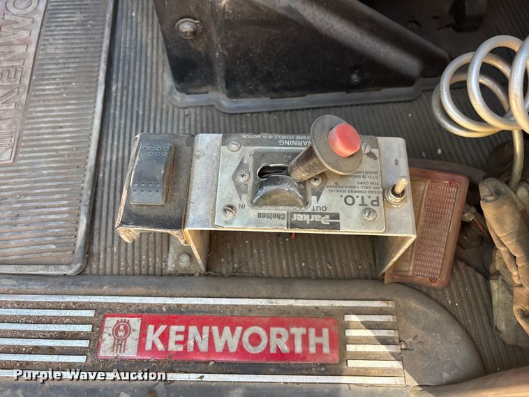 image for item EL2492 2011 Kenworth W900 semi truck