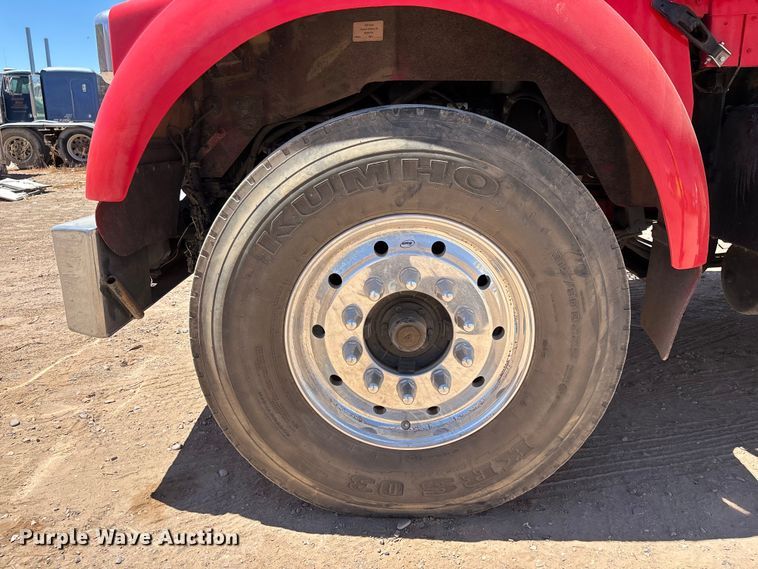 image for item EL2492 2011 Kenworth W900 semi truck