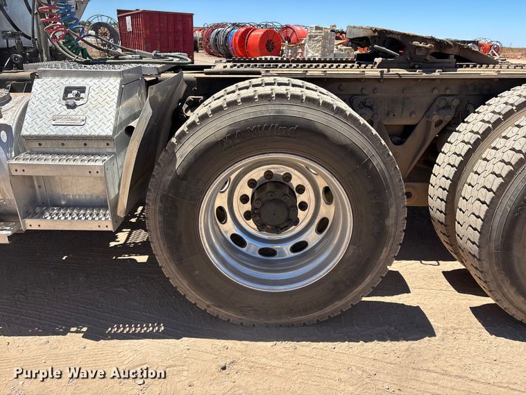 image for item EL2492 2011 Kenworth W900 semi truck
