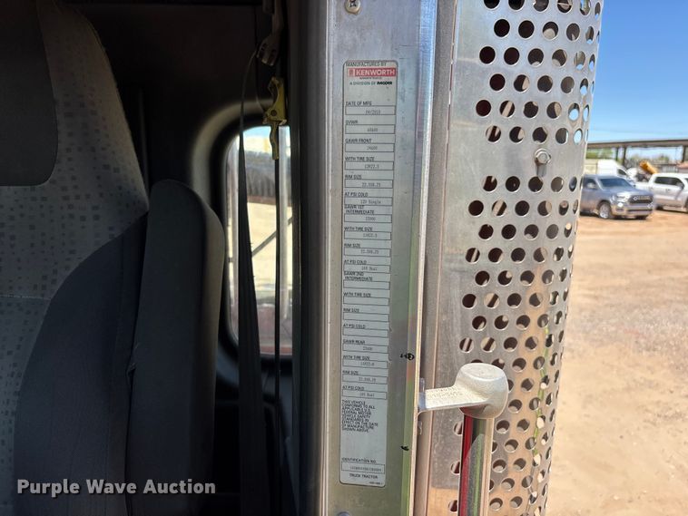 image for item EL2492 2011 Kenworth W900 semi truck
