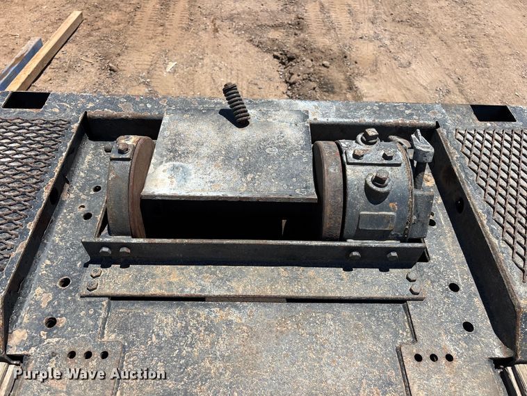 image for item EL2493 2009 Landoll Corporation Tran45 drop tilt deck equipment trailer