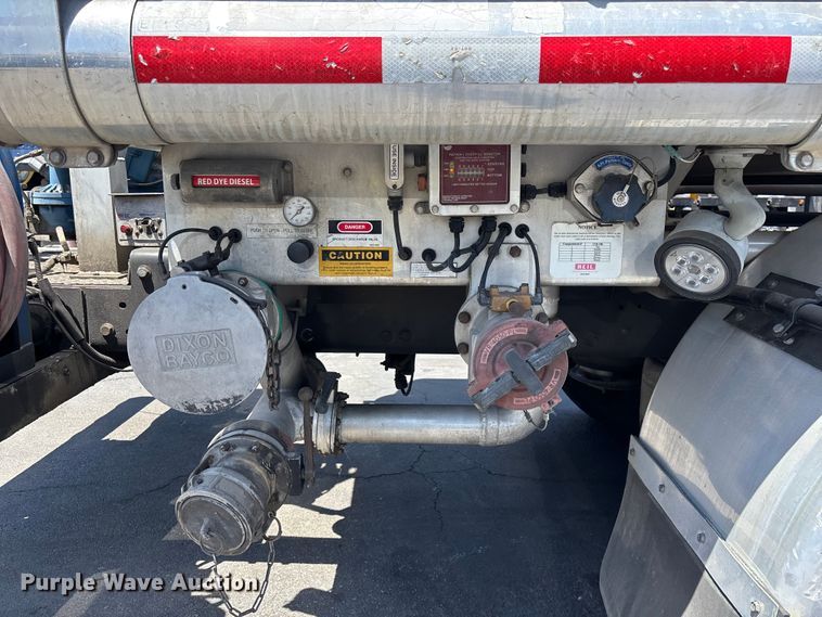 image for item EL2504 2013 Freightliner Cascadia fuel truck