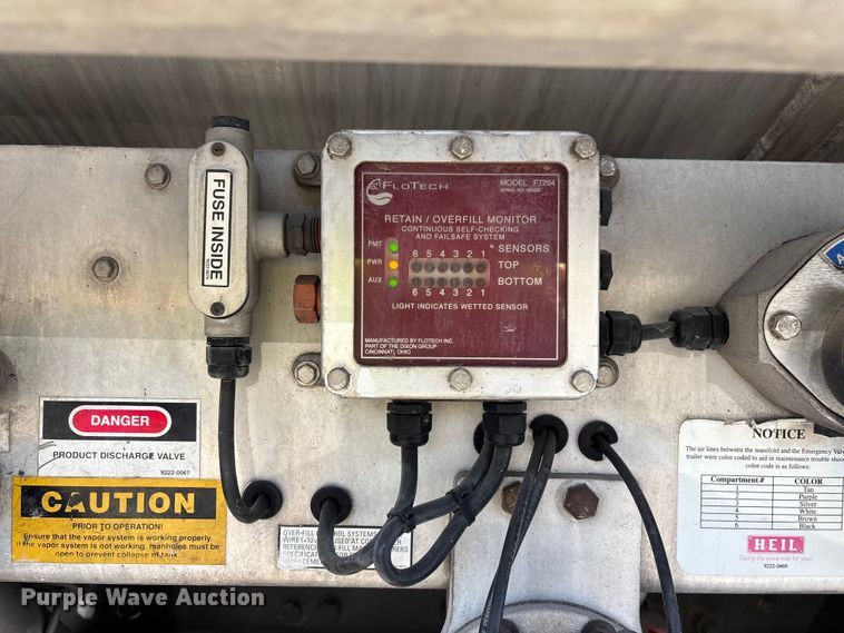 image for item EL2504 2013 Freightliner Cascadia fuel truck