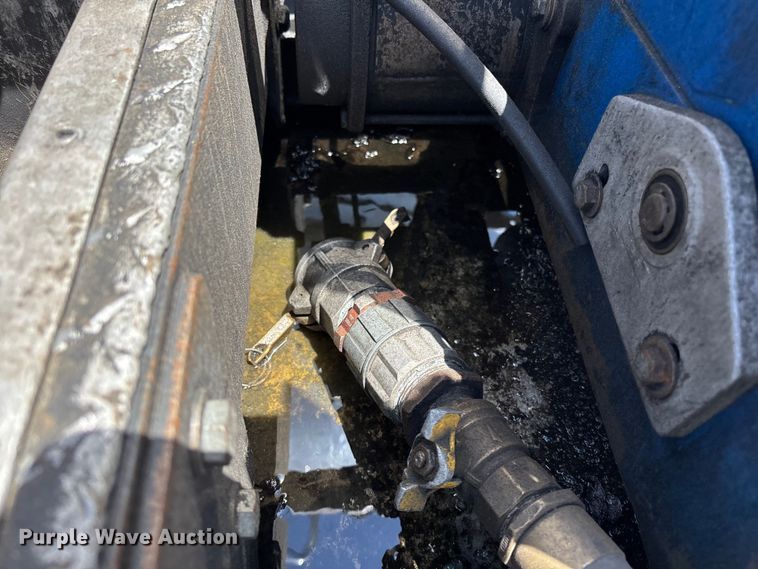 image for item EL2504 2013 Freightliner Cascadia fuel truck