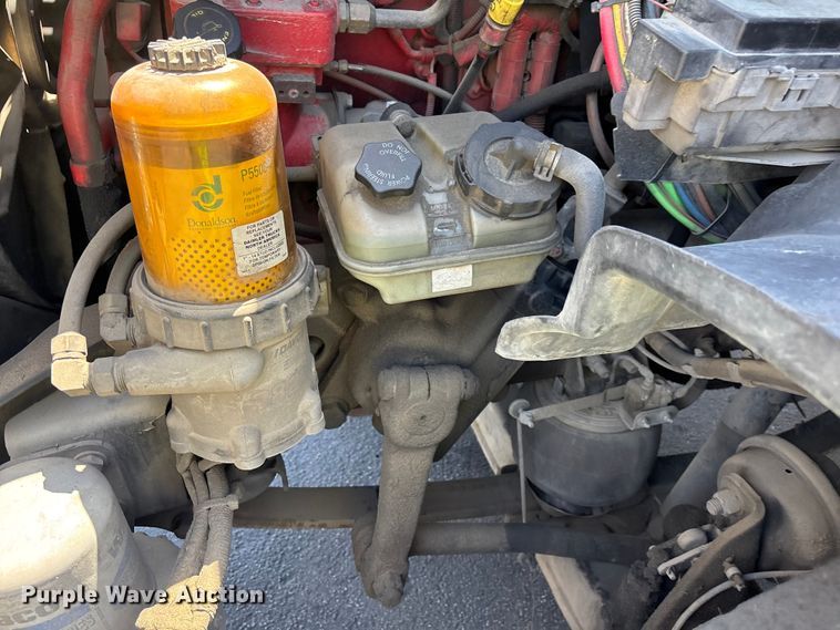 image for item EL2504 2013 Freightliner Cascadia fuel truck