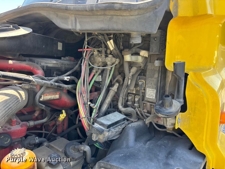 image for item EL2504 2013 Freightliner Cascadia fuel truck