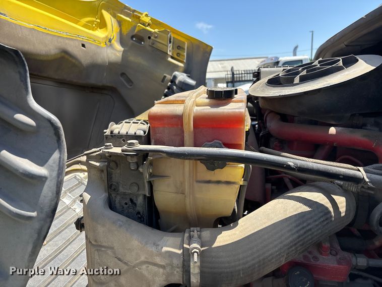 image for item EL2504 2013 Freightliner Cascadia fuel truck