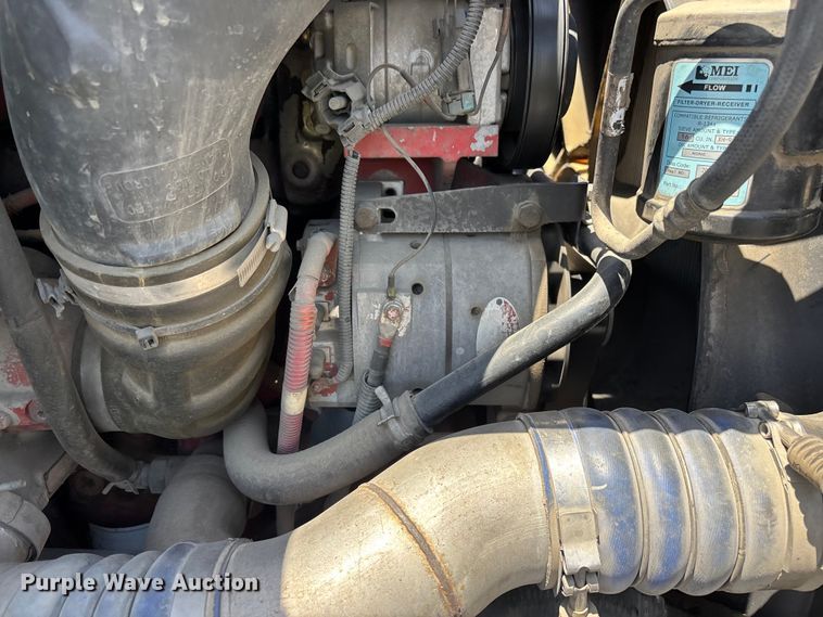 image for item EL2504 2013 Freightliner Cascadia fuel truck