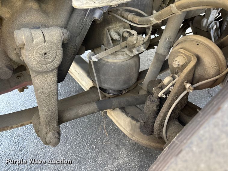 image for item EL2504 2013 Freightliner Cascadia fuel truck