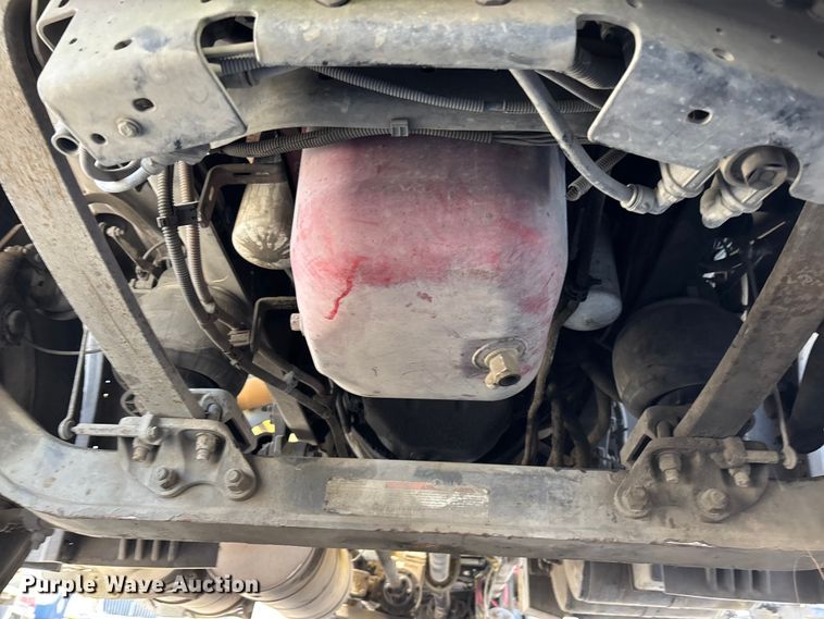 image for item EL2504 2013 Freightliner Cascadia fuel truck