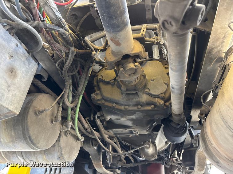 image for item EL2504 2013 Freightliner Cascadia fuel truck