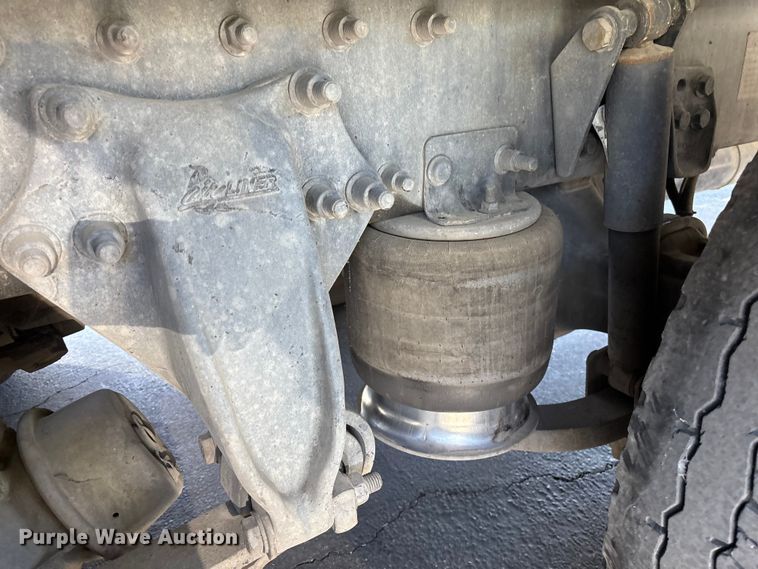 image for item EL2504 2013 Freightliner Cascadia fuel truck