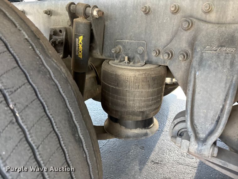 image for item EL2504 2013 Freightliner Cascadia fuel truck