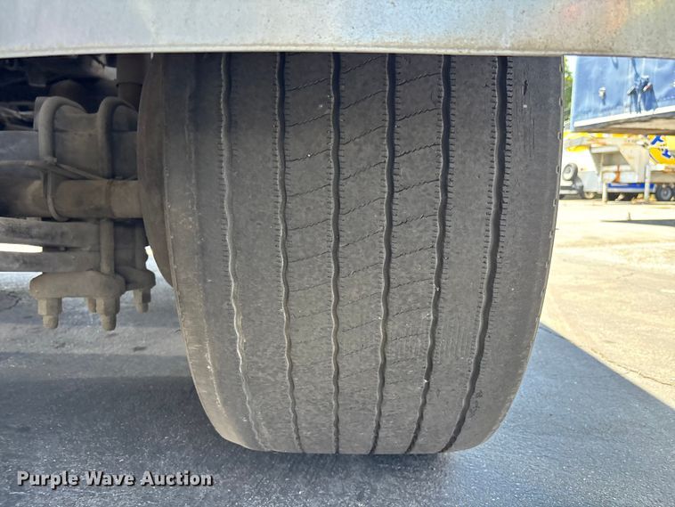 image for item EL2504 2013 Freightliner Cascadia fuel truck