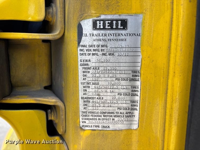 image for item EL2504 2013 Freightliner Cascadia fuel truck