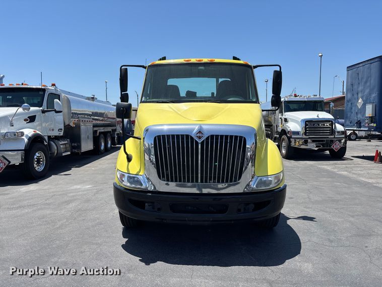 image for item EL2506 2015 International 8600 semi truck