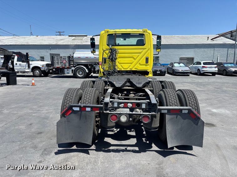 image for item EL2506 2015 International 8600 semi truck