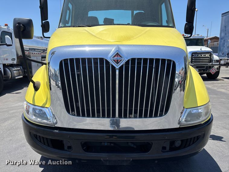 image for item EL2506 2015 International 8600 semi truck