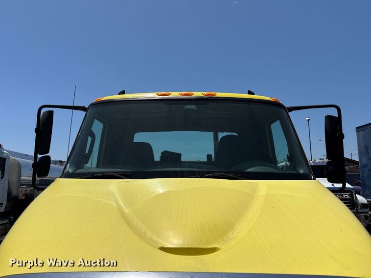 image for item EL2506 2015 International 8600 semi truck