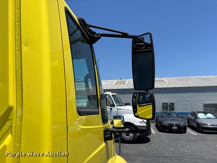 image for item EL2506 2015 International 8600 semi truck