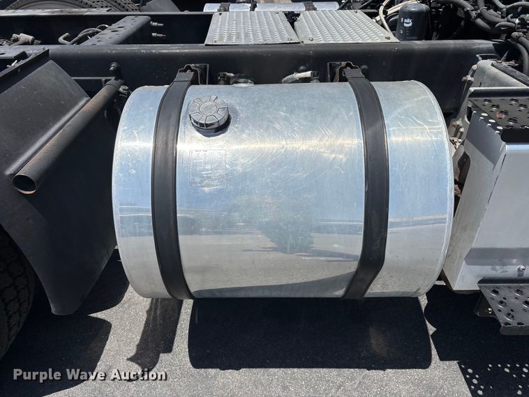 image for item EL2506 2015 International 8600 semi truck