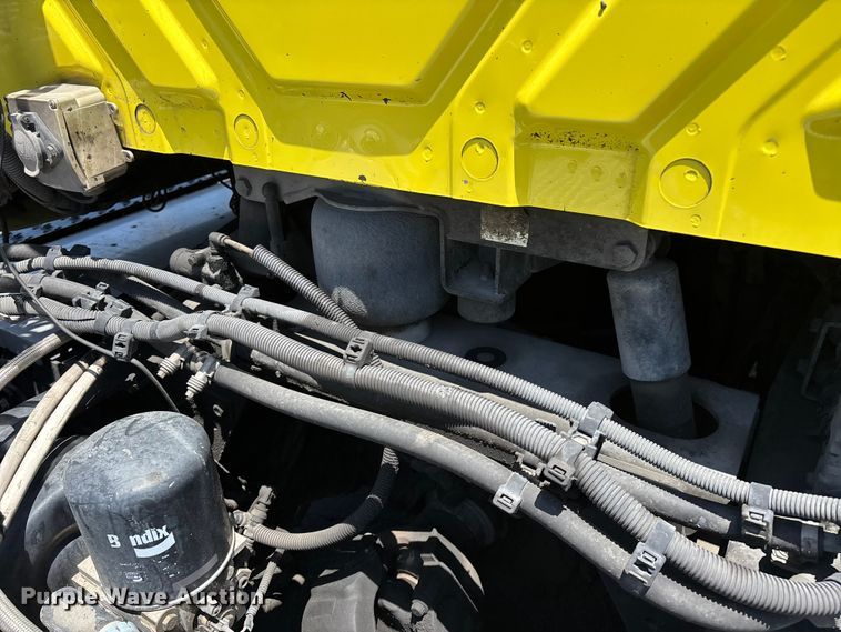 image for item EL2506 2015 International 8600 semi truck
