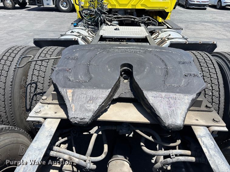 image for item EL2506 2015 International 8600 semi truck