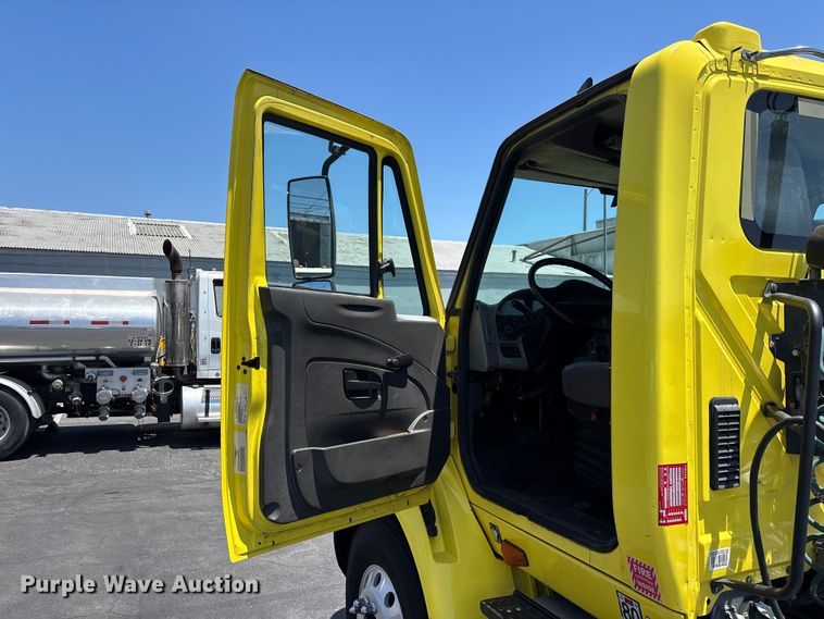 image for item EL2506 2015 International 8600 semi truck