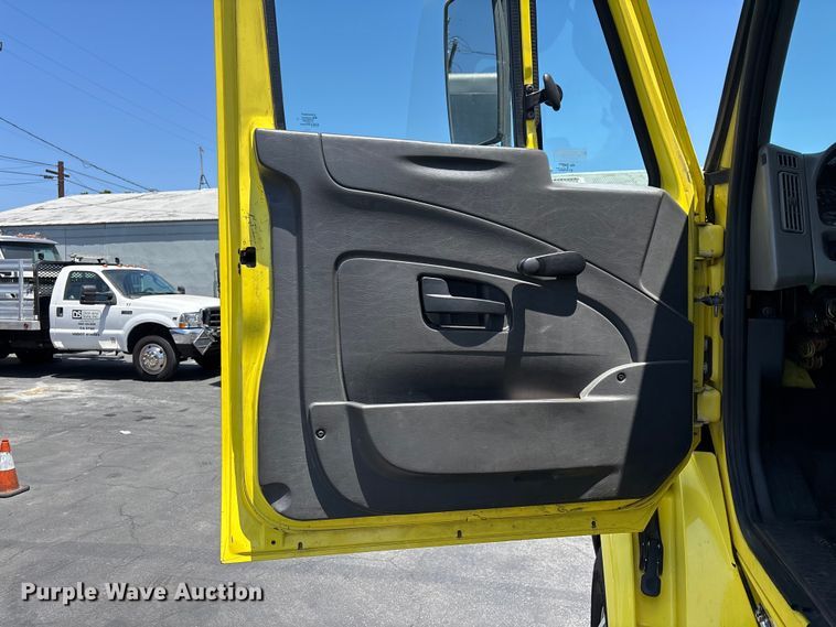 image for item EL2506 2015 International 8600 semi truck