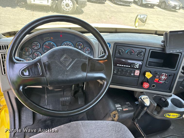 image for item EL2506 2015 International 8600 semi truck