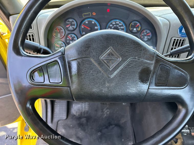 image for item EL2506 2015 International 8600 semi truck