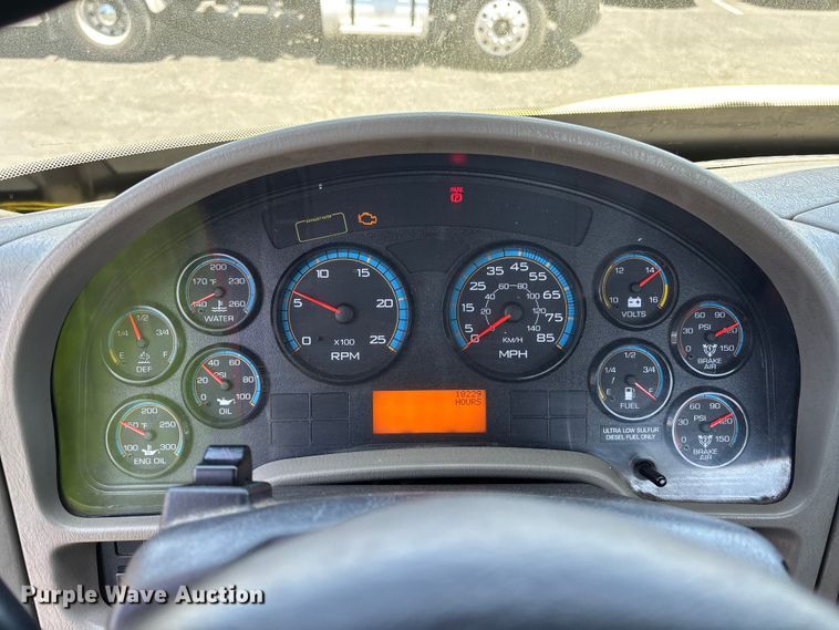 image for item EL2506 2015 International 8600 semi truck